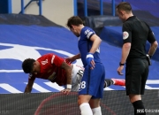 开云官网-曼联最近一场比赛遭遇重大失利，紧急寻找突破口